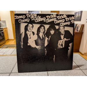 Cheap Trick - Cheap Trick, VG++/NM,  Includes Insert , No Obi