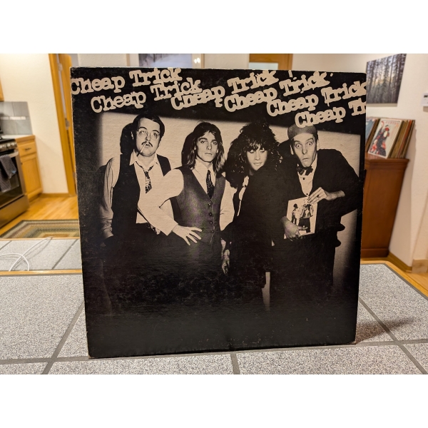 Cheap Trick - Cheap Trick, VG++/NM,  Includes Insert , No Obi